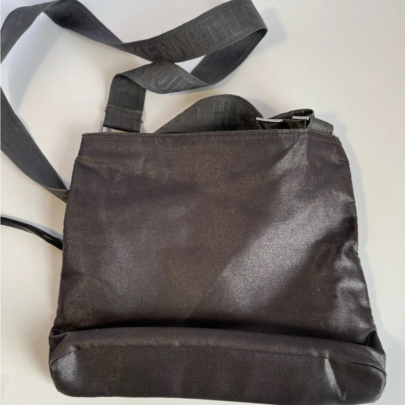 Kenneth Cole Reaction metallic silver crossbody - Picture 5 of 10